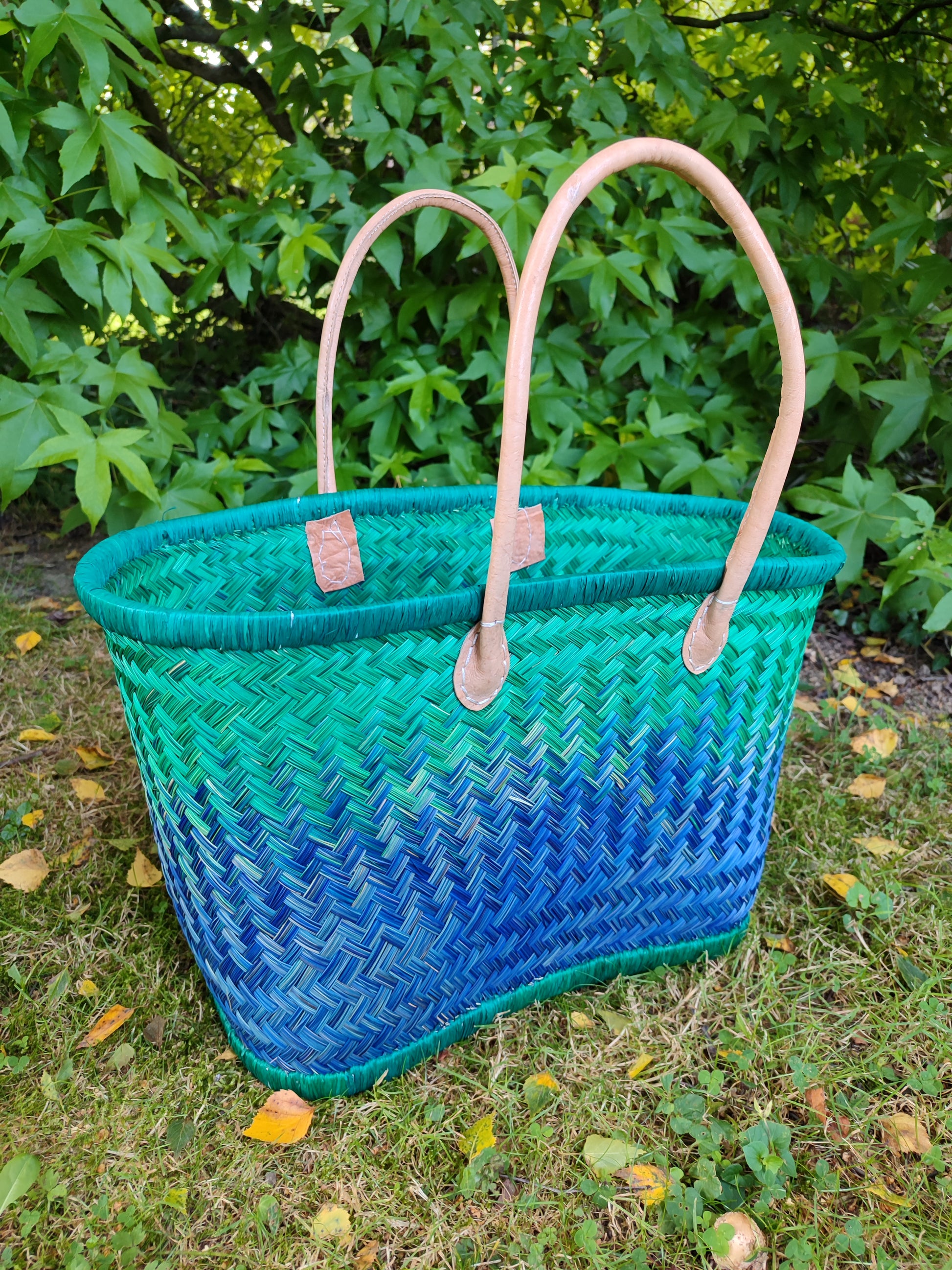 Moyen Panier Aravola bleu, tressé artisanal