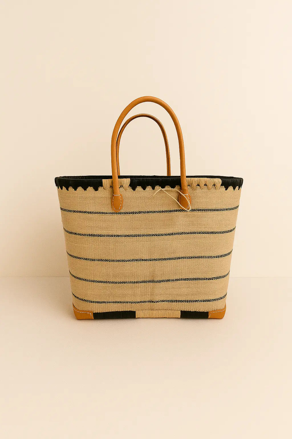 Panier Playa – Tressage naturel et finitions cuir Le Grenier de la Presqu'ile