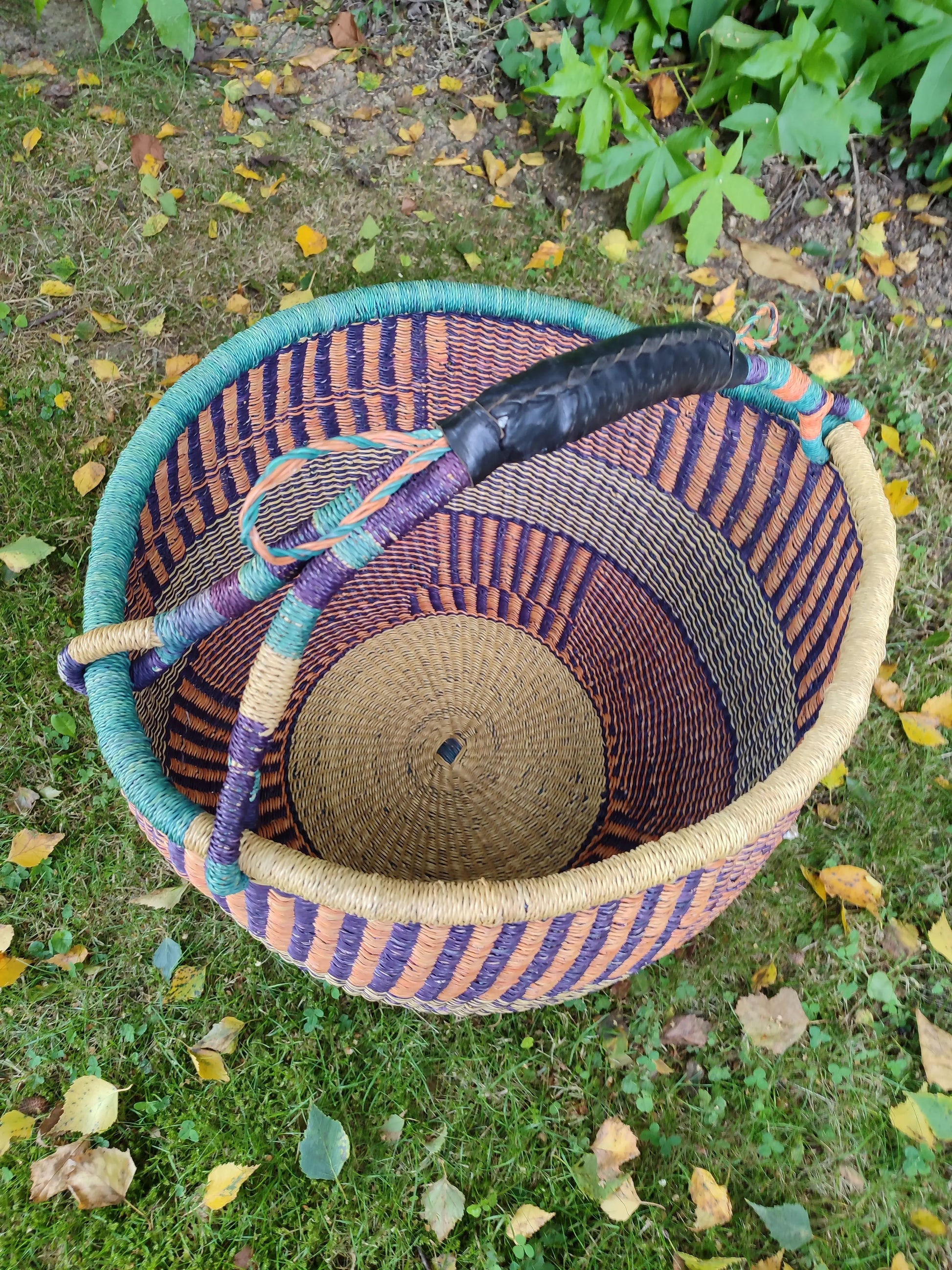 Grand Panier rond africain Bolga – Tressage artisanal & anse cuir Le Grenier de la Presqu'ile