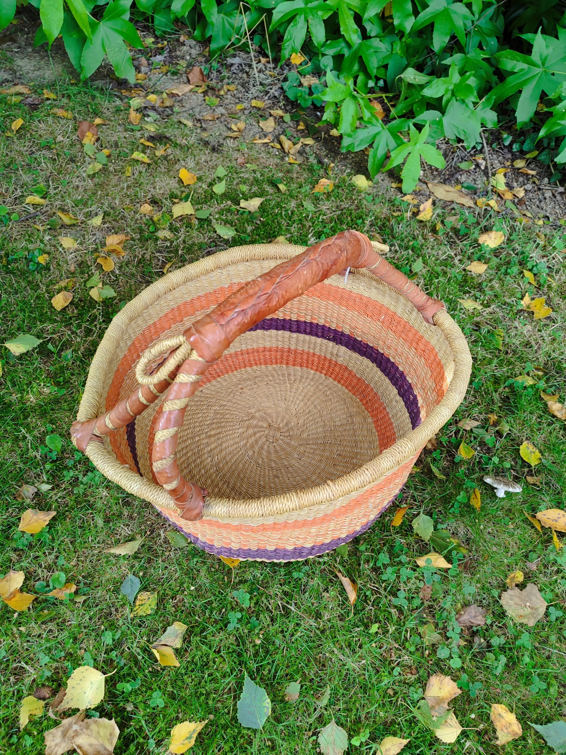 Panier rond africain Bolga – Tressage artisanal & anse cuir Le Grenier de la Presqu'ile