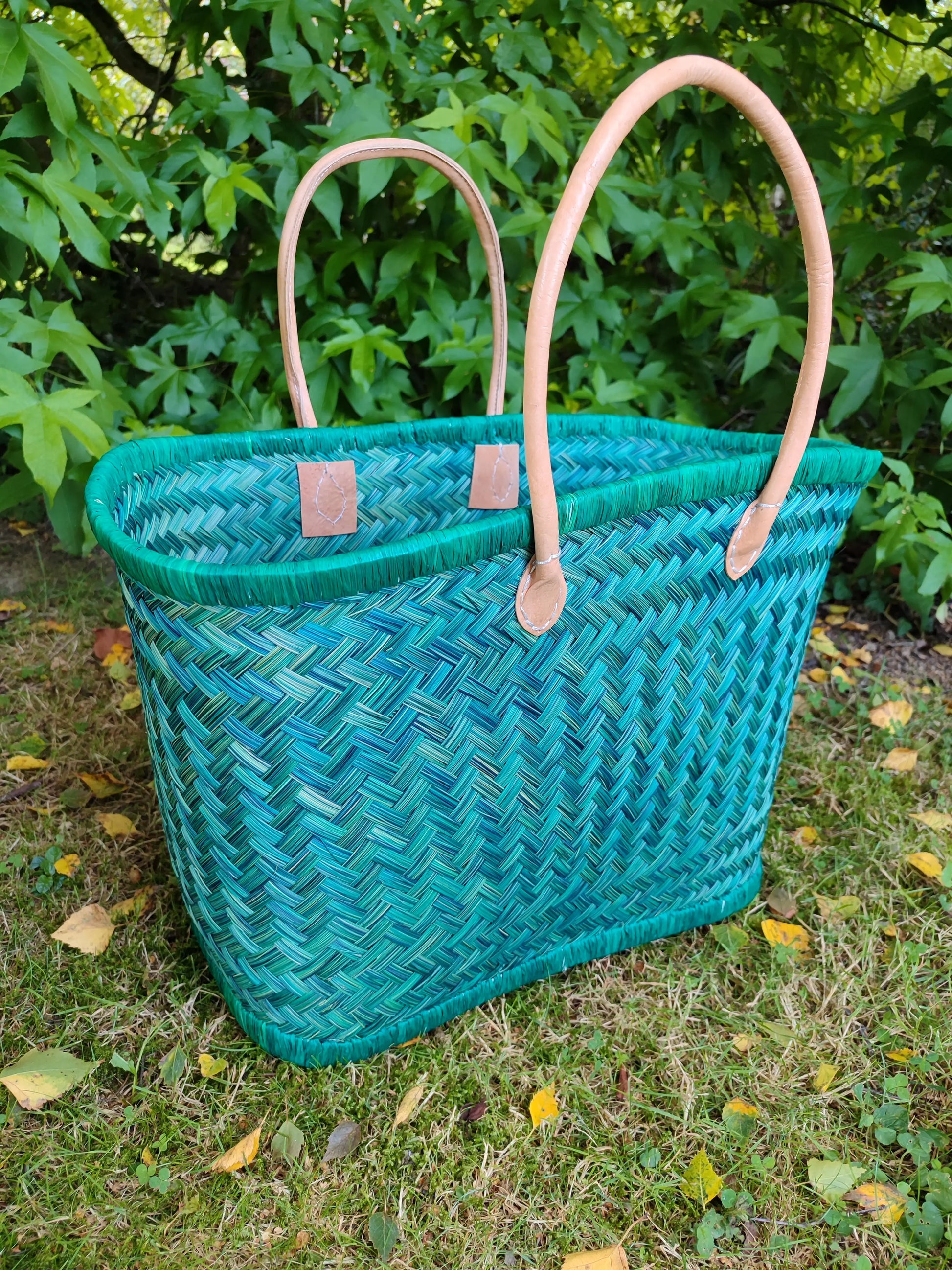 Grand Panier Aravola bleu, naturel, tressé artisanal Le Grenier de la Presqu'ile