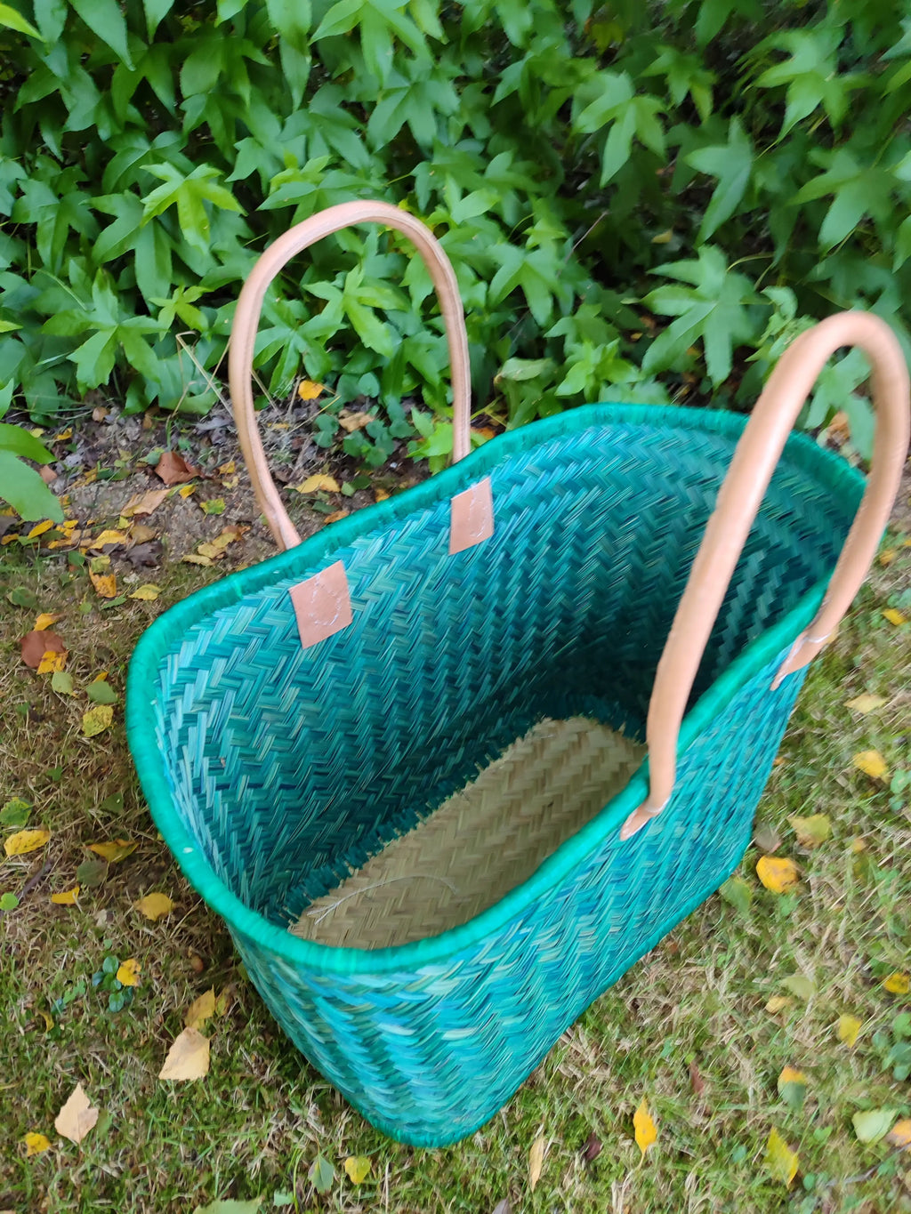 Grand Panier Aravola bleu, naturel, tressé artisanal Le Grenier de la Presqu'ile