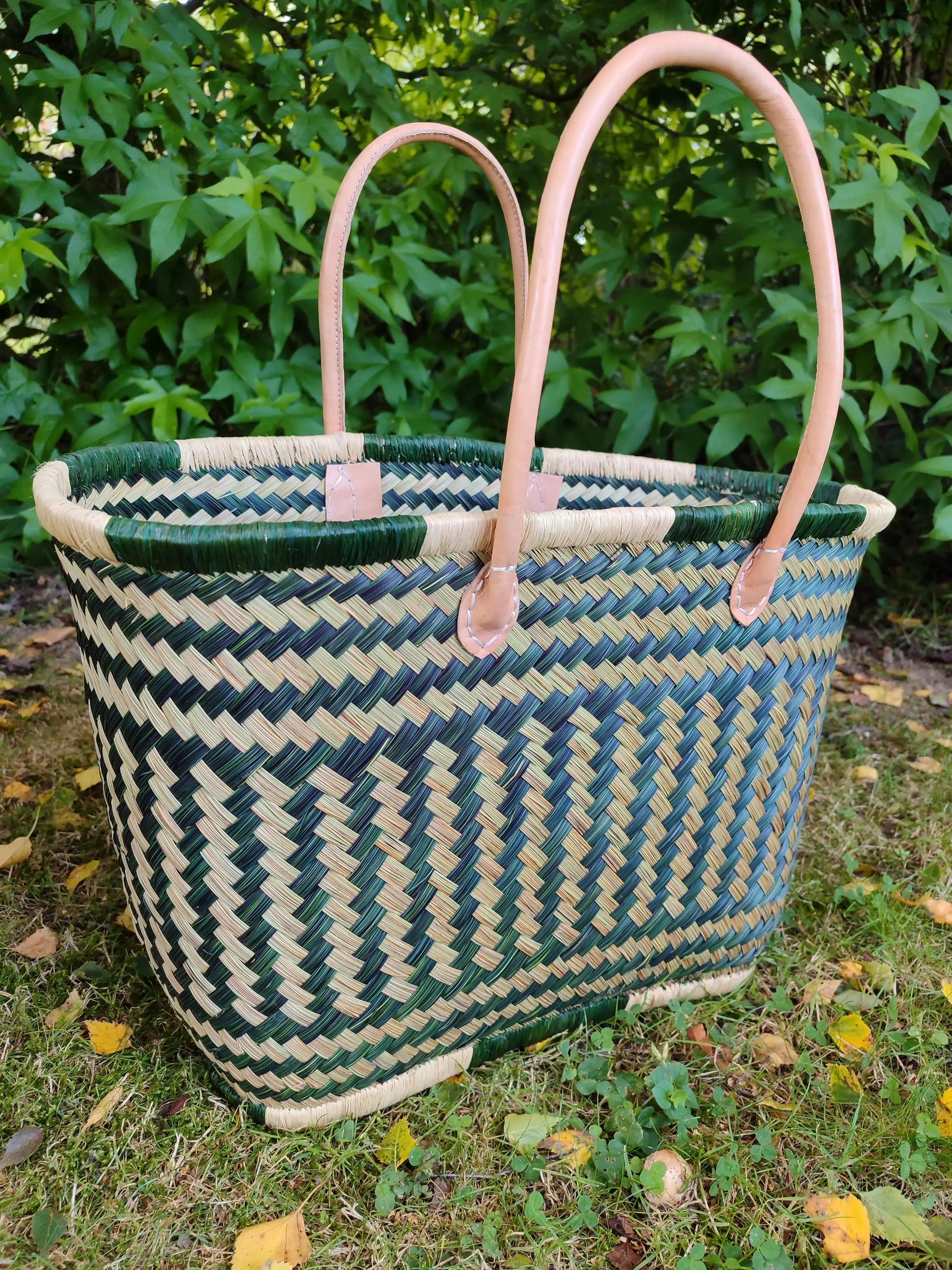 Grand Panier Aravola vert foncé, naturel, tressé artisanal Le Grenier de la Presqu'ile