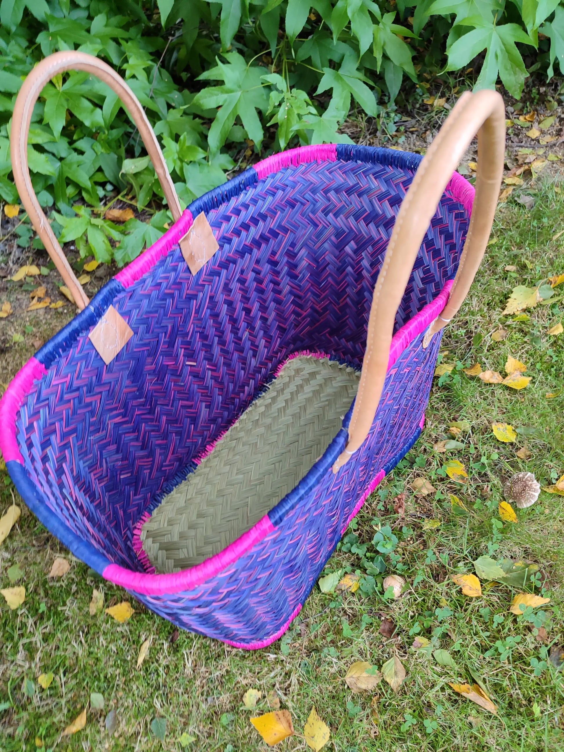 Grand Panier Aravola violet, rose, naturel, tressé artisanal Le Grenier de la Presqu'ile