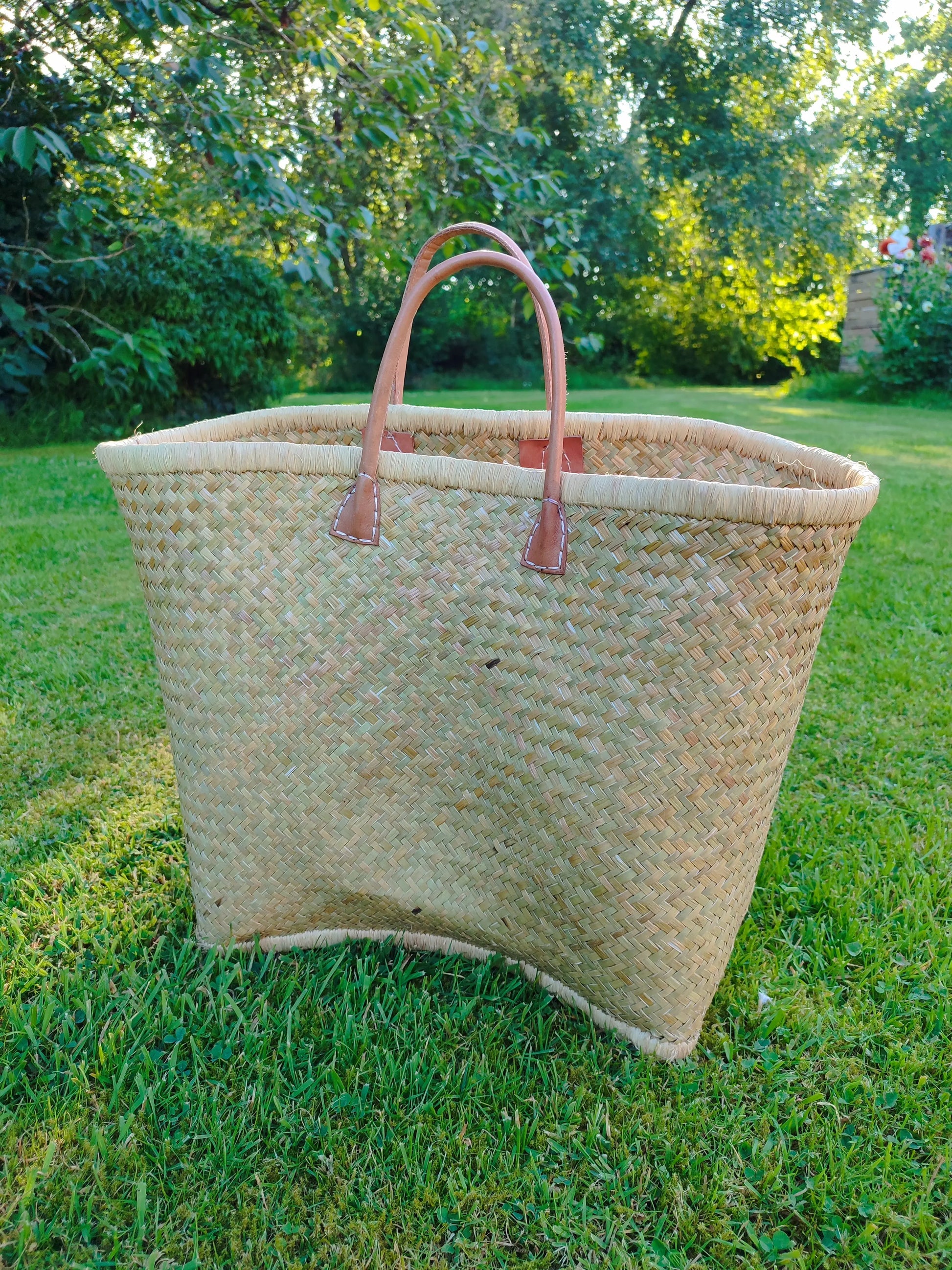 Grand panier en osier naturel – anses cuir – fait main – cabas marché & plage Le Grenier de la Presqu'ile