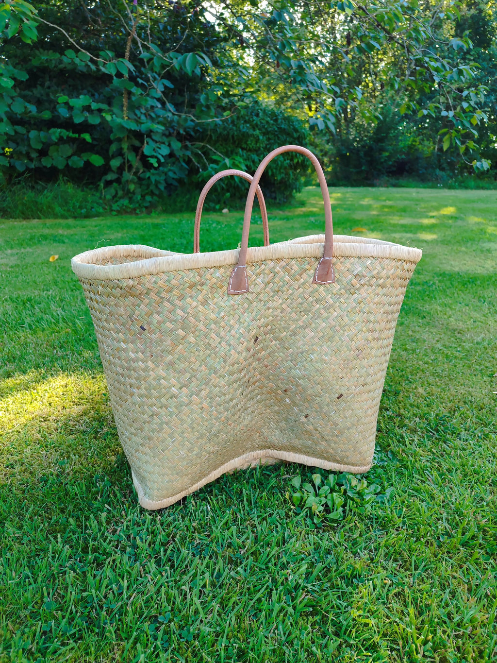 Grand panier en osier naturel – anses cuir – fait main – cabas marché & plage Le Grenier de la Presqu'ile