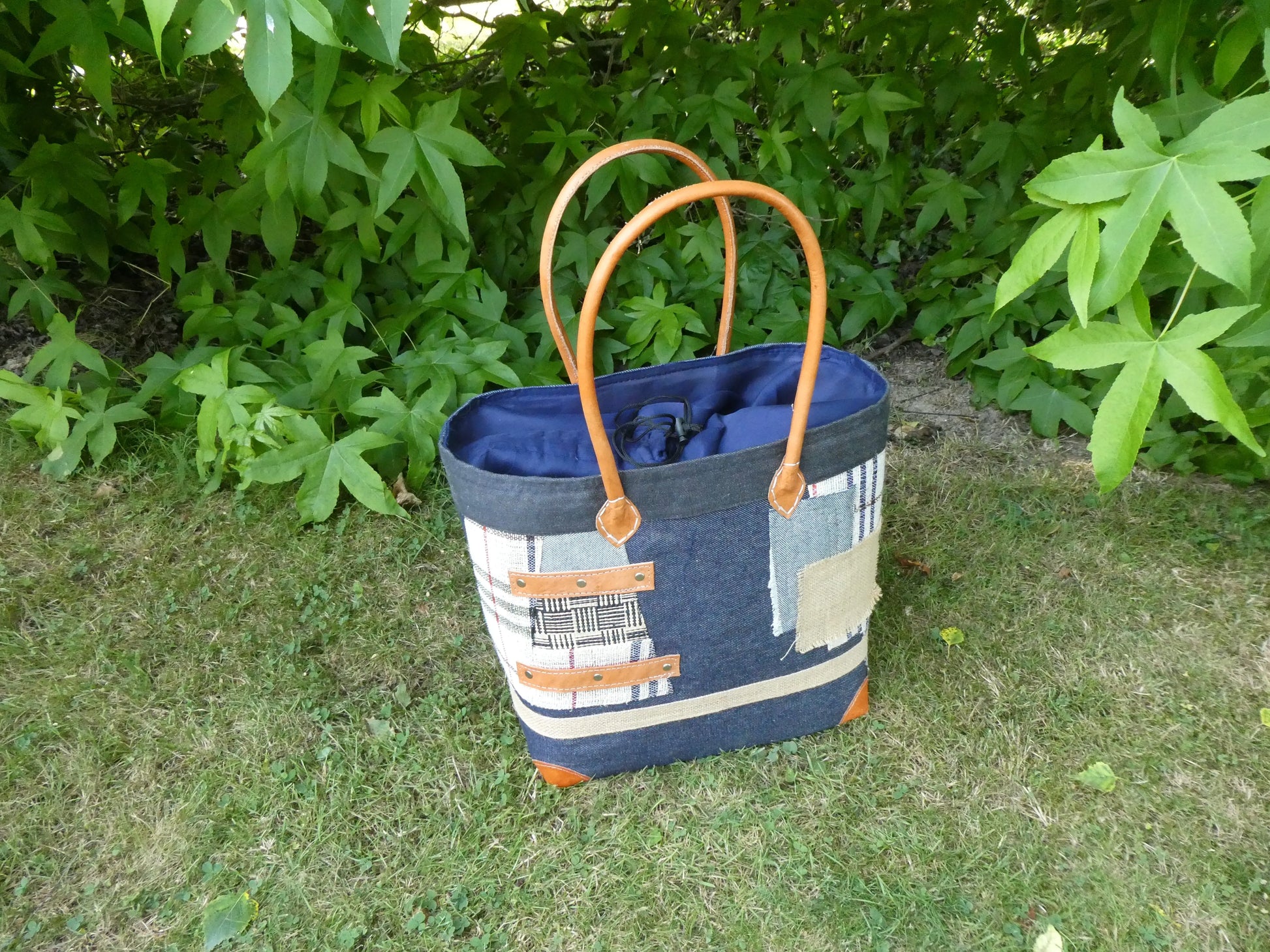 Panier jean patchwork – 3 tailles – Sac cabas avec anses cuir Le Grenier de la Presqu'ile