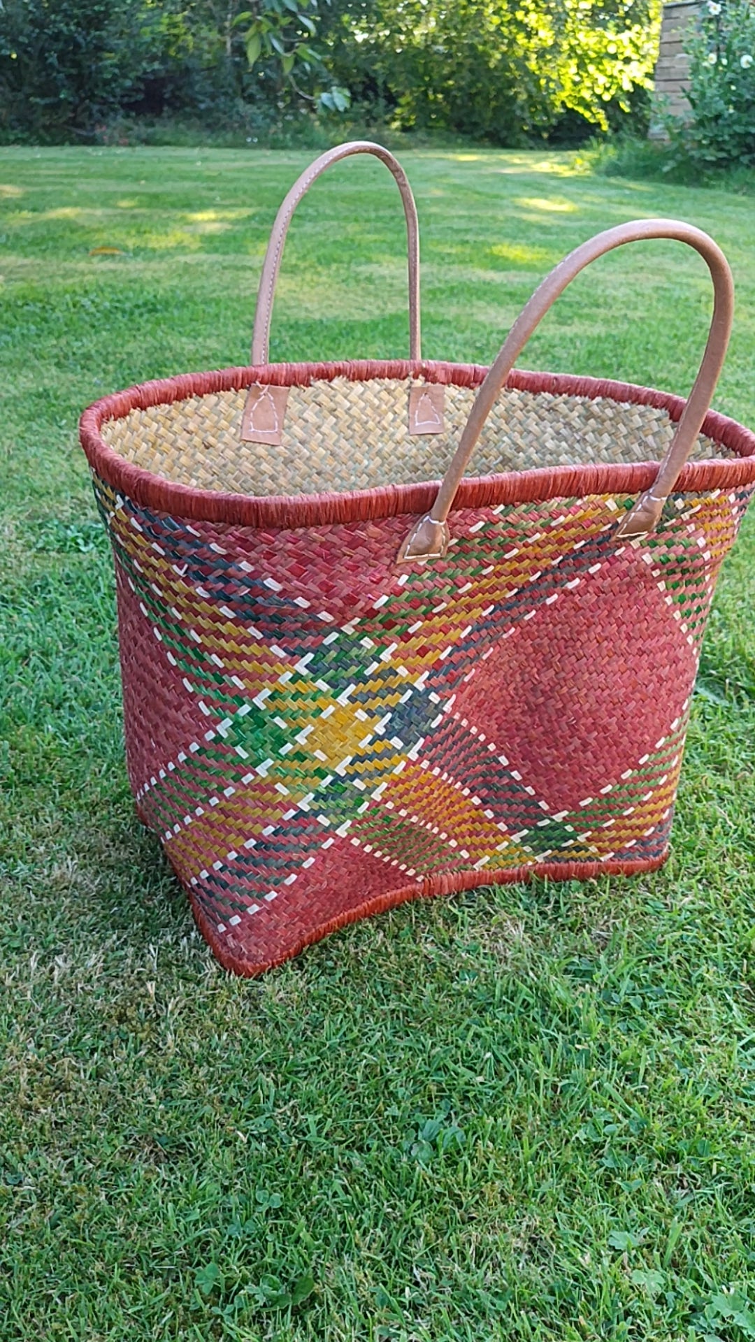 Grand panier en osier multicolore – anses cuir – fait main – cabas marché & plage