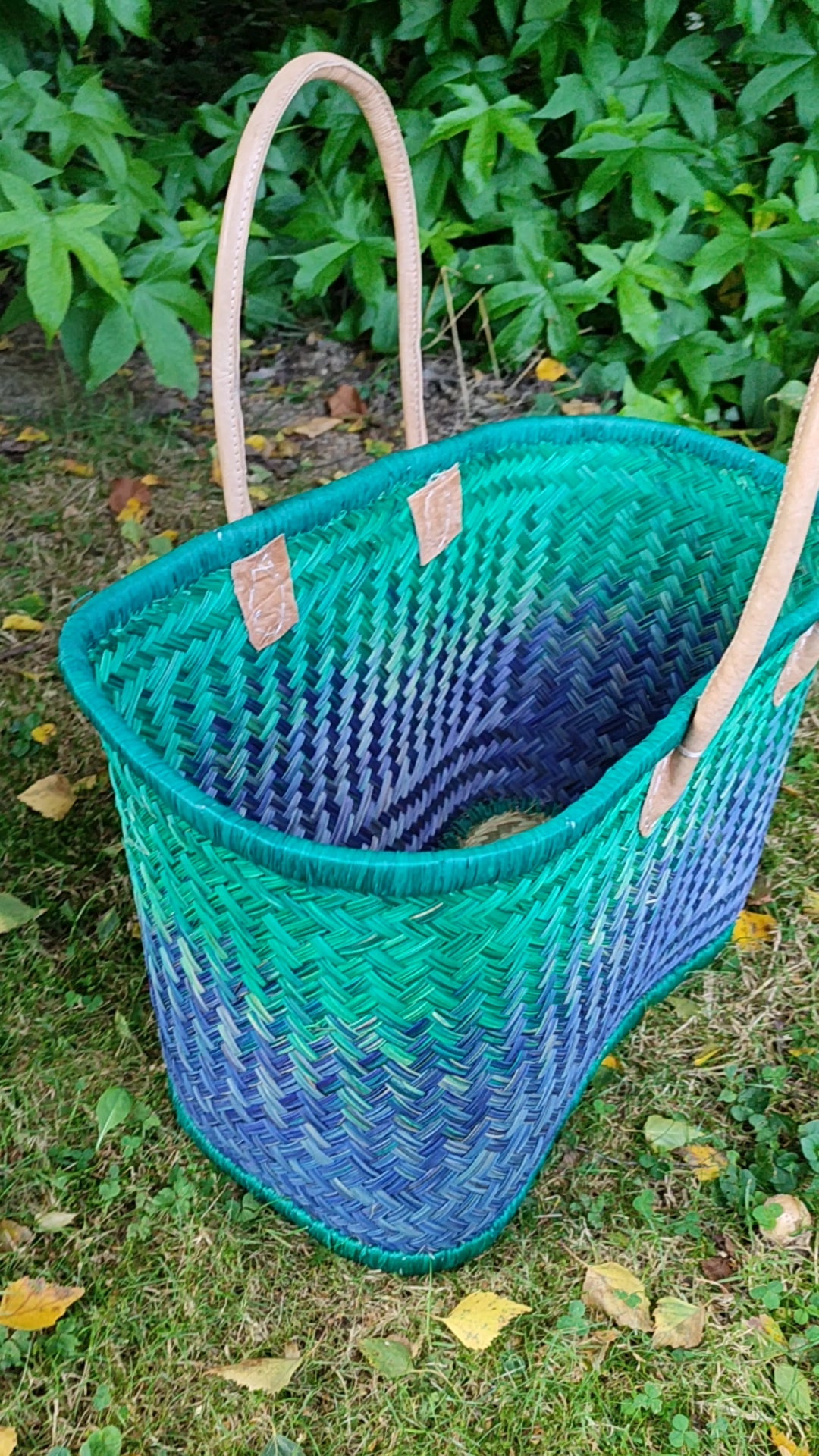 Moyen Panier Aravola bleu, tressé artisanal