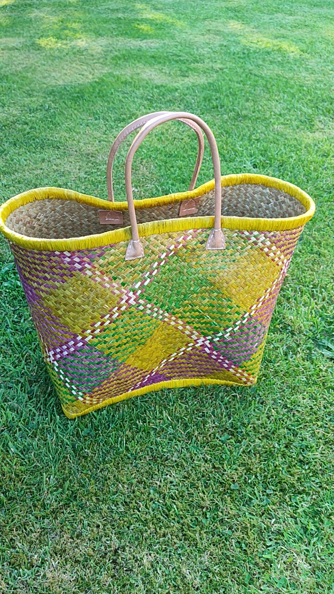 Grand panier en osier multicolore – anses cuir – fait main – cabas marché & plage