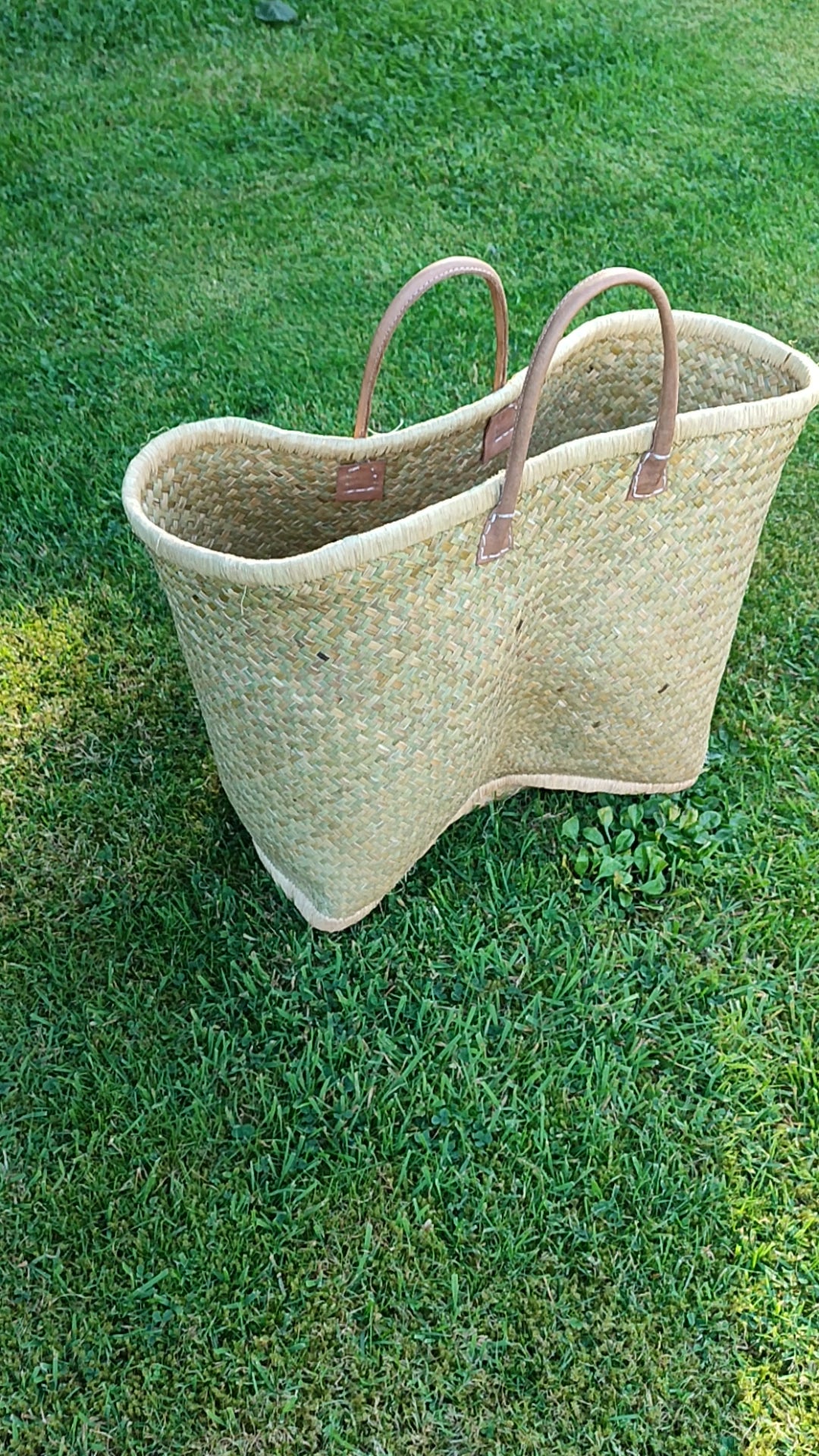 Grand panier en osier naturel – anses cuir – fait main – cabas marché & plage