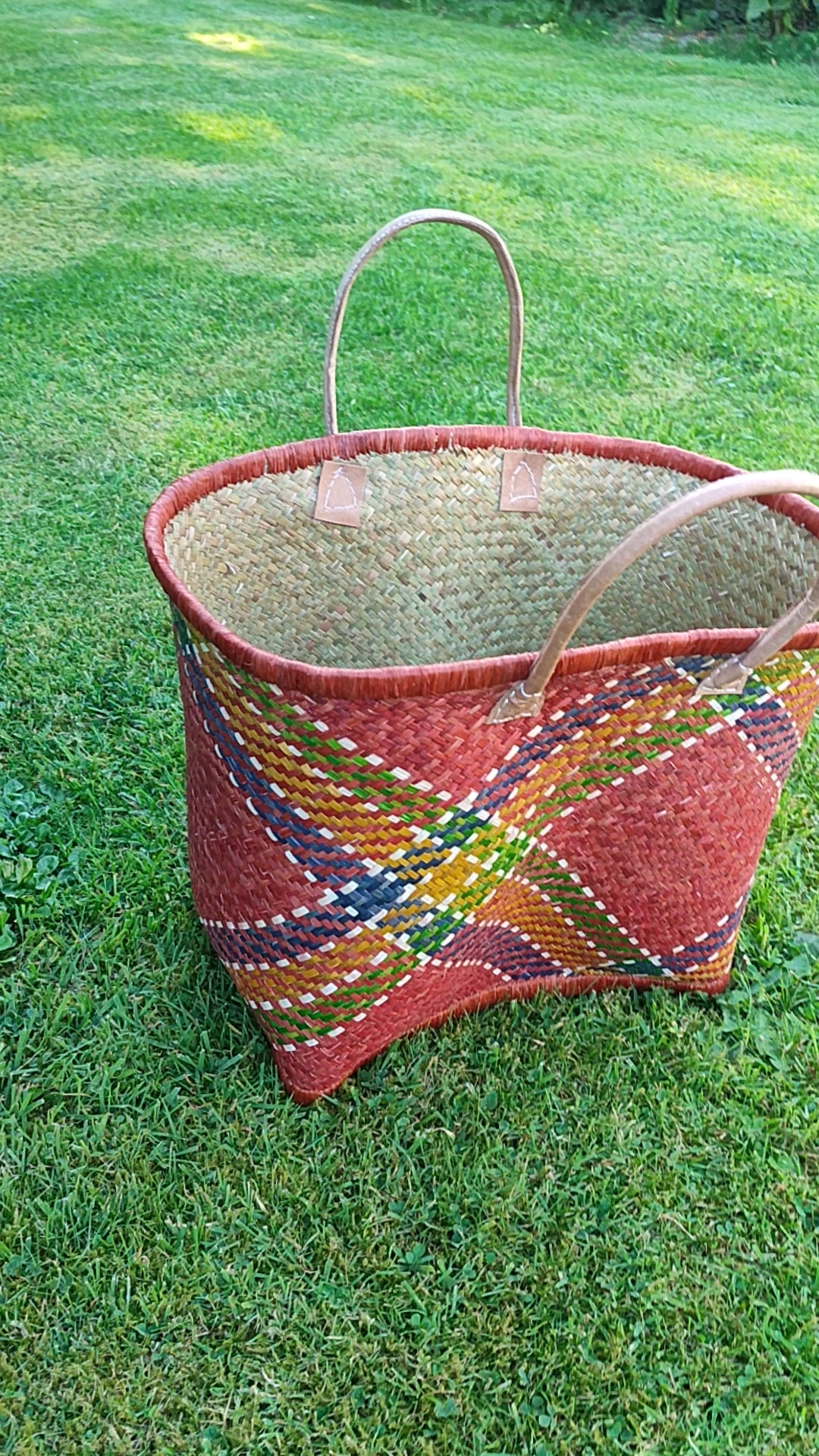 Grand panier en osier multicolore – anses cuir – fait main – cabas marché & plage